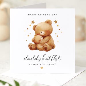 Tarjeta del Día del Padre con el nombre del niño, diseño de abrazo de oso lindo, tarjeta personalizada con el nombre del papá y los niños, recuerdo especial del hijo o la hija.