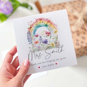 Tarjeta de agradecimiento para maestros con arcoíris y flores Ayudándome a crecer Escuela de fin de año Preescolar Guardería Primaria Tarjeta de regalo de agradecimiento para maestros