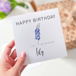 Biglietto floreale nascita luglio Delphinium nato a luglio biglietto d'auguri personalizzato con nome mese carta regalo Delphinium lei lui amica sorella zia