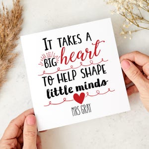 Tarjeta de agradecimiento personalizada para el maestro. Se necesita un gran corazón para moldear pequeñas mentes. Tarjeta de agradecimiento personalizada para el maestro con nombre. Tarjeta de fin de curso.