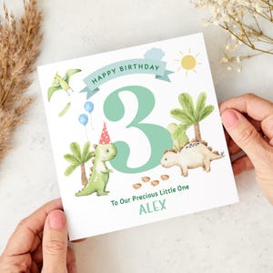 Carte personnalisée pour le 3e anniversaire d'un dinosaure pour garçon, carte d'âge pour fils, petit-fils, neveu, mignon souvenir d'anniversaire pour enfants sur le thème de la préhistoire, j'ai trois ans