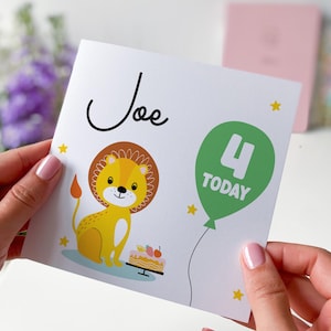 Carte d'anniversaire personnalisée pour garçon et fille 4 ans, aujourd'hui, sur le thème de la jungle du lion avec ballon et gâteau, souvenir mignon pour tout-petits, j'ai quatre ans