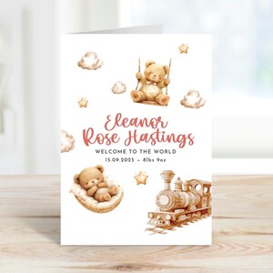 Nieuwe babykaart voor meisje of jongen Welcome to the World-kaart met naam, datum en geboortegewicht Schattige teddybeer en trein Pasgeboren nieuwe moeder Papa