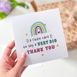 Um pequeno cartão para dizer um grande cartão de agradecimento Design de arco-íris Cartão de presente para professor amigo dela Cartão de agradecimento fofo presente de agradecimento