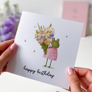 Leuke gelukkige verjaardagskaart met kleurrijke bloemen en kikker Kaart voor haar meisje, kinderen, tienervrienden, moeder, tante, wenskaarten