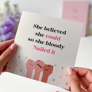 Kaart voor haar Girl power feministische kaart Ze geloofde dat ze het kon Kaart So Proud of You Grappige inspirerende kaart Goed gedaan, sterke vrouwen