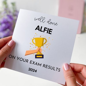 Scheda con i risultati dell'esame ben fatta per lei lui Scheda con i risultati dell'esame GCSE di livello A Carta di congratulazioni personalizzata con il nome sui risultati dell'esame
