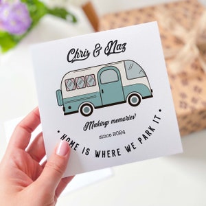 Personalisierte Camper Karte Zuhause ist, wo wir es parken Campervan Karte Wohnmobil Geschenkkarte Seine Hers Camping Retro Caravan Geburtstagskarte Neuer Besitzer