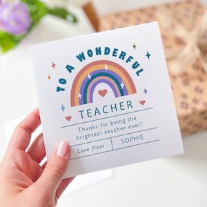 A una maravillosa tarjeta de maestro con el nombre del maestro Diseño de arcoíris Tarjeta de regalo para ella él Apreciación del maestro Guardería Primaria Fin de trimestre