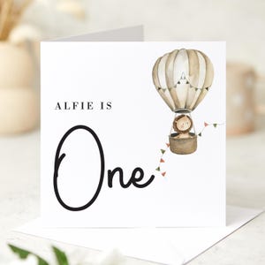 Cartão de primeiro aniversário personalizado para meninos ou meninas, nome e idade personalizados, 1º balão de ar quente e leão, lembrança adorável para crianças pequenas, sobrinho