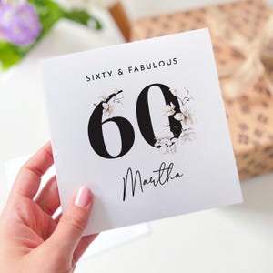 Cartão elegante e personalizado de 60º aniversário para ela com nome e idade. Cartão de 60º aniversário para mãe, avó, tia e amiga. Lembrança.