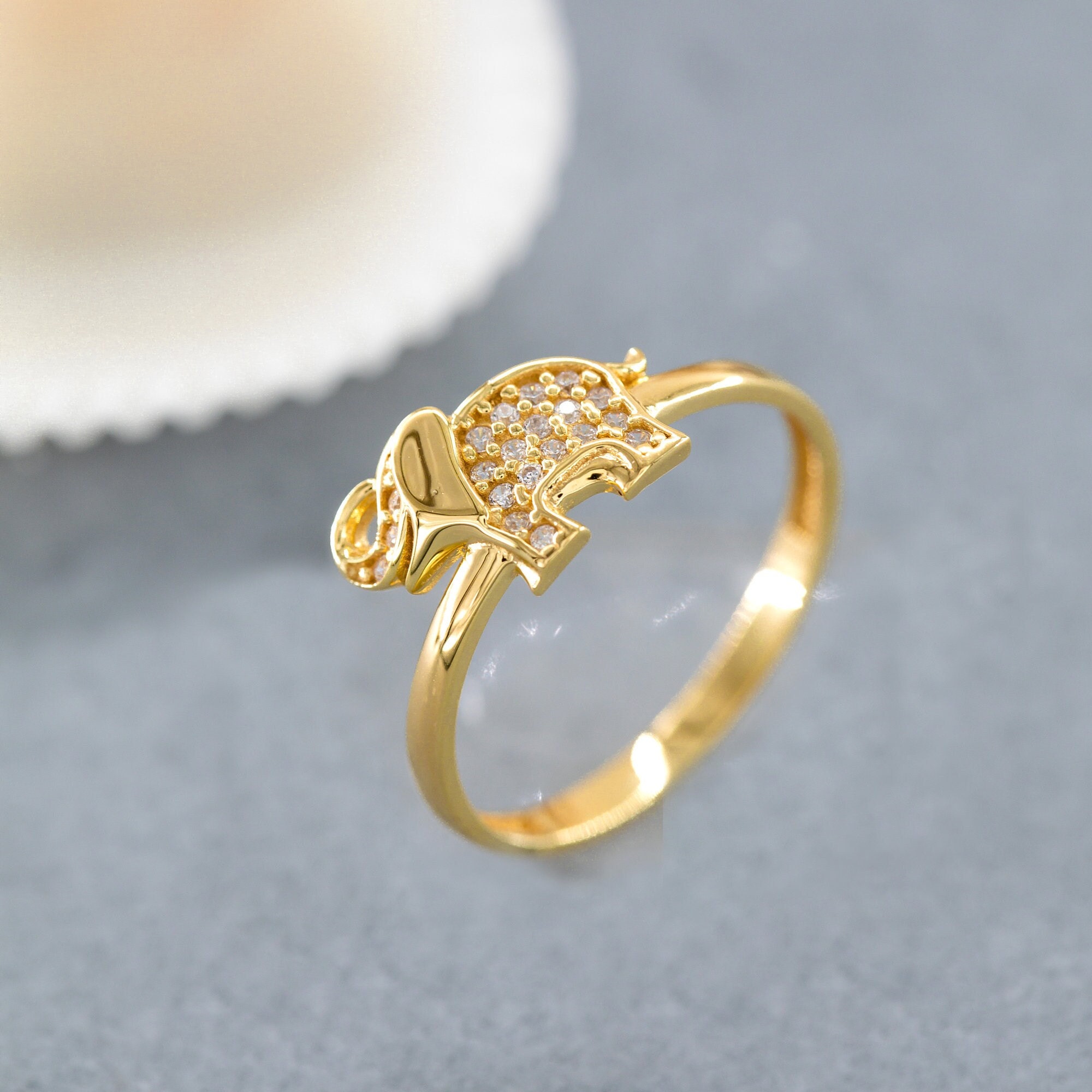 Elephant hair jewelry was popular amongst Victorians during the Raj-era.  Souvenirs like this ring wo… | Elephant hair jewelry, Gold ring designs, Elephant  ring gold