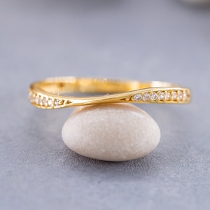 14K Solid Gold Thin Mobius Ring, Sterling Silver Thin Mobius Ring, Minimalist Ring, Mother&#39;s Day Gift, Valentine&#39;s Day Gift, Christmas Gift