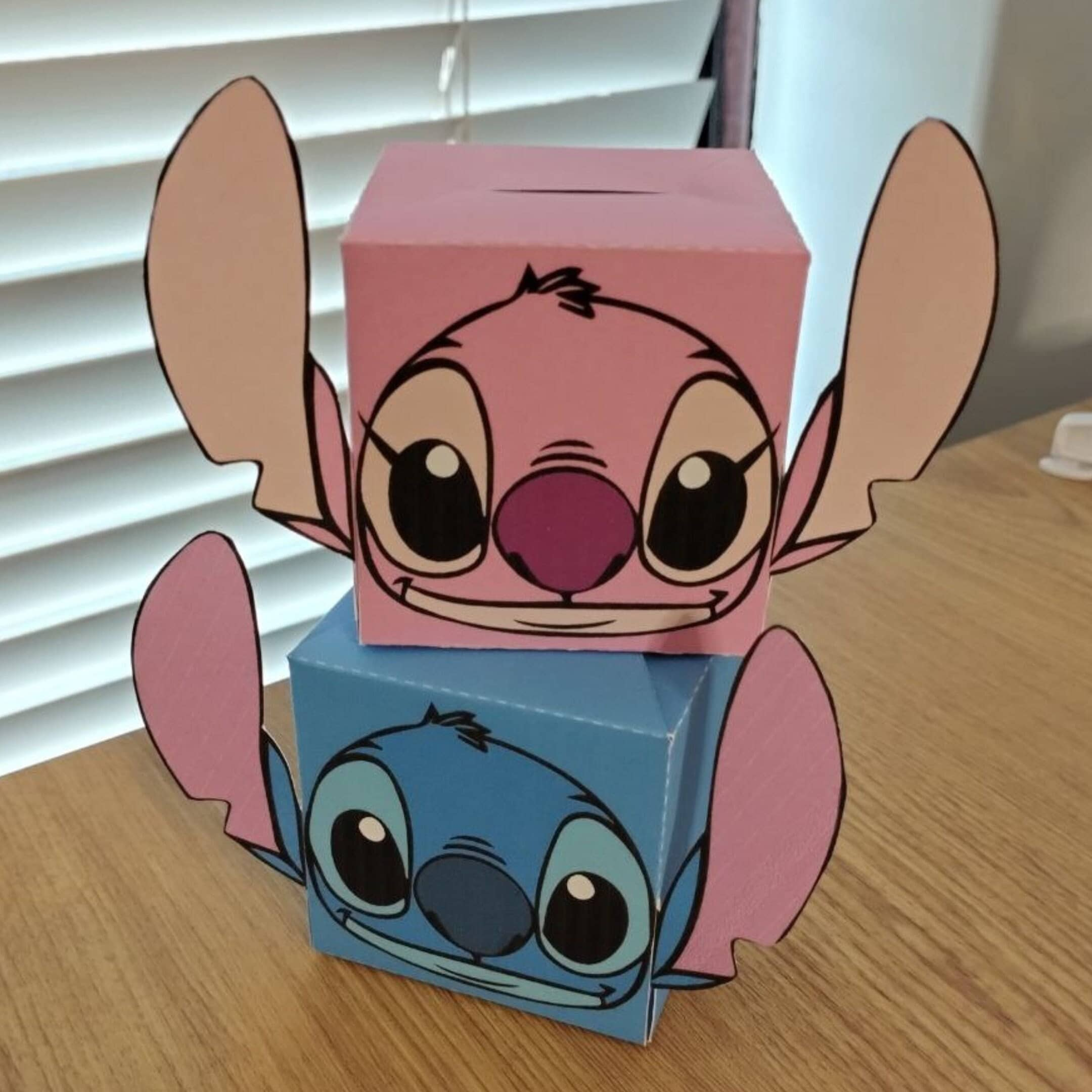 caja de regalo de stitch (✪㉨✪)