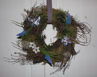Corona de primavera/puerta en estilo Scandy hecha de sauce con flores y mariposa de metal/decoración de puerta/decoración de primavera/decoración de pared