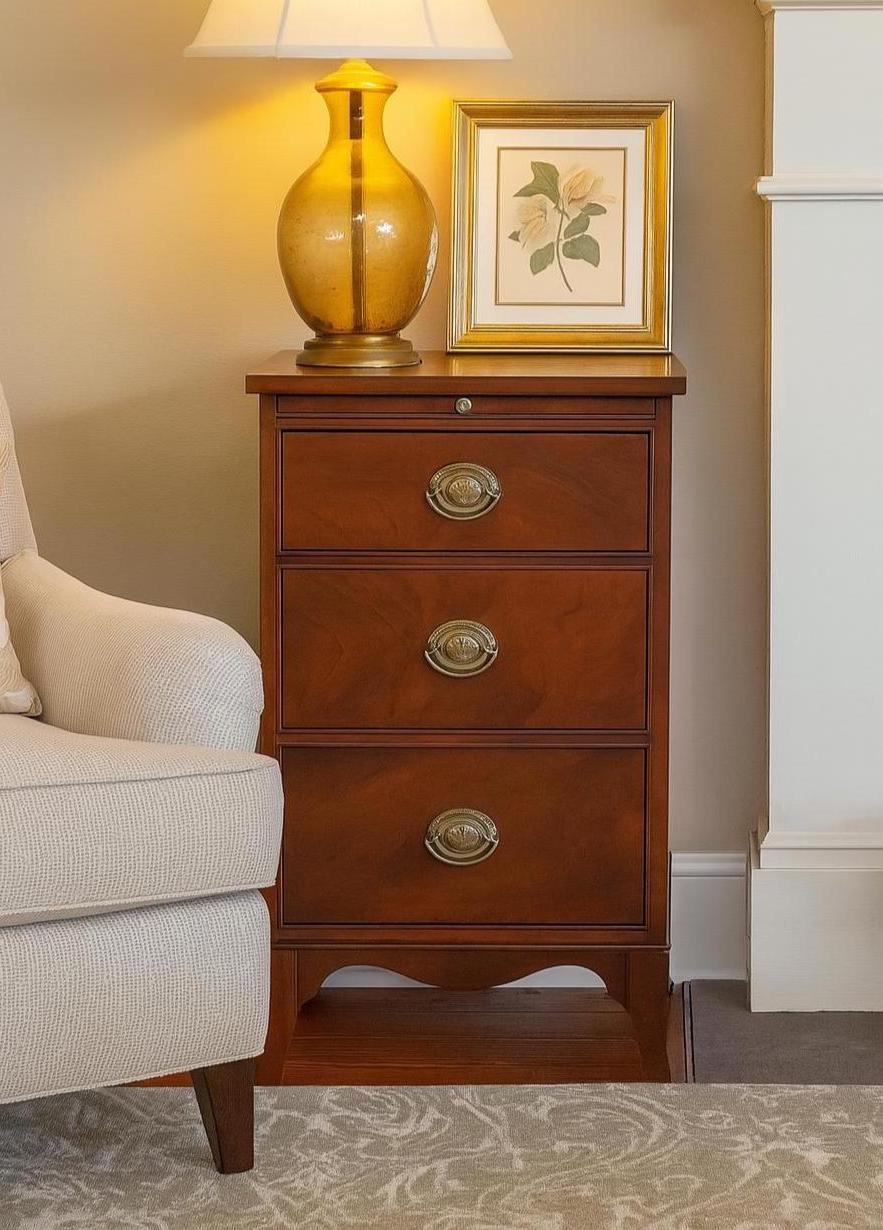 送料込み　vintage thomasville ナイトテーブル Vintage 1960's Thomasville 3 Drawer Mahogany Nightstand - Etsy