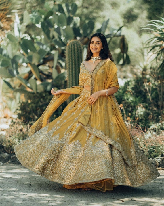 Sabyasachi Saree Indian Wedding Dress Designer Saree Blouse Party Wear  Saree - SellersHub.io