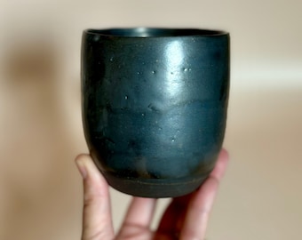 Vaso de cerámica negra plateada de 355 ml (12 oz), gres reciclado, diseño medieval