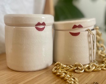 Boîte cachette en porcelaine faite main, boîte en céramique, bocal en céramique avec couvercle, motif baiser, cadeau de Saint-Valentin