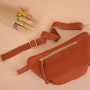petit sac banane marron Leahter/sac de hanche pour femmes/ Sac crossbody en cuir/ cuir upcycling Handmade/Real sac fait main