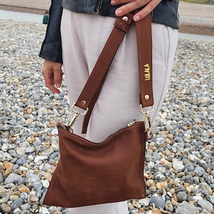 Sac en cuir couture main festival/sac banane pour femme/Sac à bandoulière en cuir/Sacs à main en cuir véritable faits main/minimalistes/style vintage