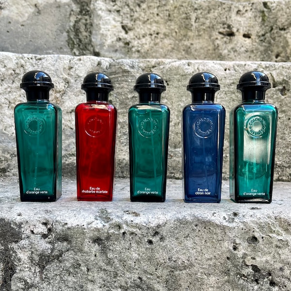 5 flacons de parfum Hermès vintage en verre coloré