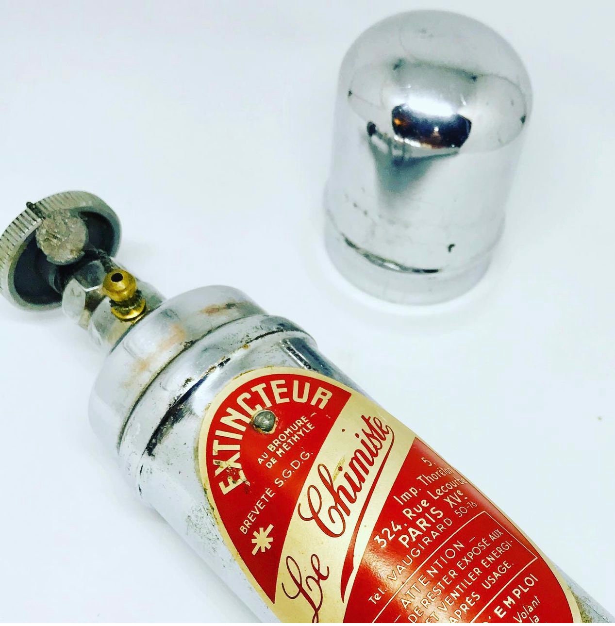 Vintage French car fire extinguisher chrome Le Chimiste Paris XV man cave garage retro garage collector automobilia