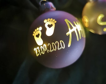 Verlichte gepersonaliseerde kerstbalnamen, gepersonaliseerde kerstballen, cadeauvrienden, familiebabygeboorte, kerstbal