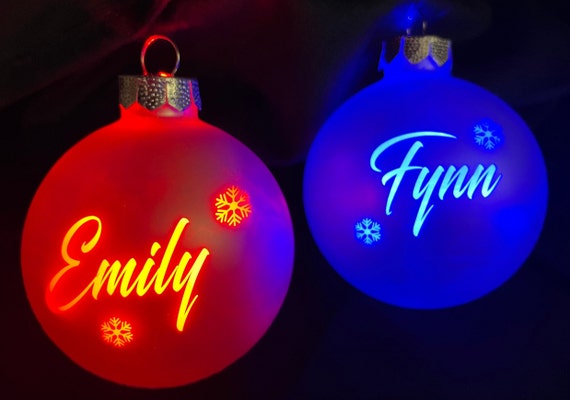 Beleuchtete personalisierte Weihnachtskugel Namen, personalisierte Christbaumkugeln, Geschenk Freunde, Familie Baby Geburt, Christbaumkugel