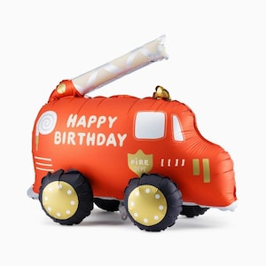 Puede incluir: Un globo rojo con forma de camión de bomberos con las palabras blancas "HAPPY BIRTHDAY". El globo tiene ruedas negras con centros amarillos y una escalera blanca y beige. También se ven las palabras "FIRE DEPT".