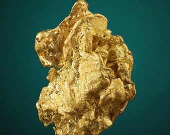 Kristallisiertes Gold auf weißer Quarzmatrix