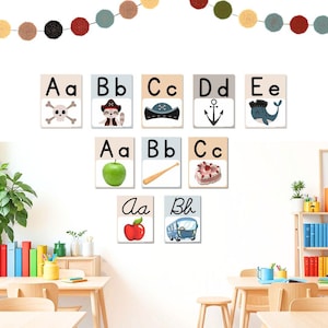 Pósteres del alfabeto pirata: fuentes primarias, cursivas y decorativas, pósteres imprimibles de gran formato para uso en el aula.