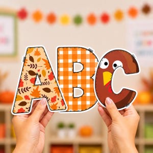 Letras para tablón de anuncios de Acción de Gracias, plantilla editable con fuente para decorar aulas y puertas.
