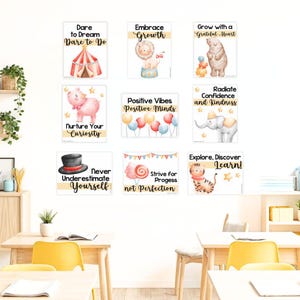 Puede incluir: Una colección de nueve carteles motivacionales con ilustraciones en acuarela y afirmaciones positivas. Los carteles presentan imágenes de una carpa de circo, un león, un oso, un cerdo, globos, un elefante, un tigre y un sombrero de copa.