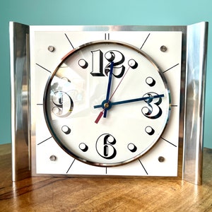 Vintage Hermle Machine Clock - 1970s German Craftsmanship - Retro Wall Watch for Timeless Style