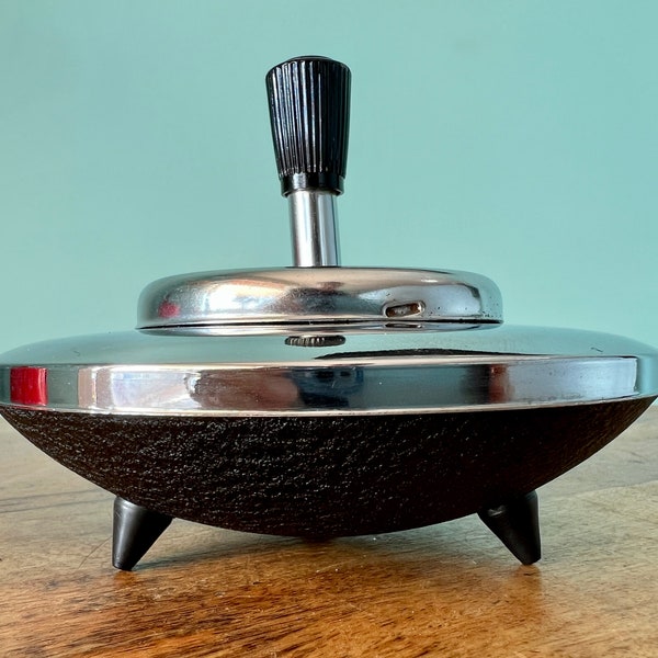 Vintage UFO Flying Saucer Ashtray - 70s Space Age Decor - Retro Charm for Your Apartment