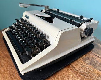 Machine à écrire vintage allemande RDA modèle 100 (marque Erika - années 1980) avec clavier QWERTY et espagnol - Machine à écrire portable avec étui et nouvelle encre