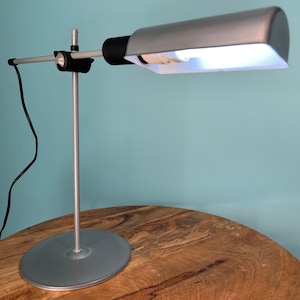 Vintage 1980s Italian Table Lamp by Veneta Lumi - Adjustable Articulated Arm - Silver Gray Enameled - Retro Office Decor