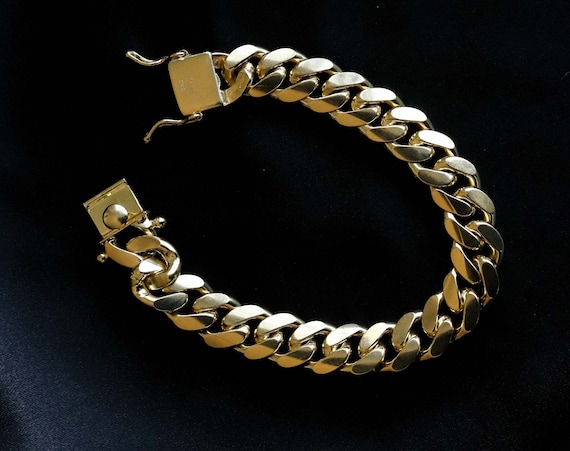 9ct Yellow Gold 9'' Solid Curb Chunky Chain Bracelet | H.Samuel