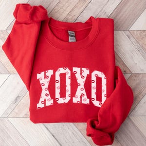 Valentines Sweatshirt, XOXO Sweatshirt, Valentines Sweater, Cute Valentines Day Crewneck, XOXO Love Sweatshirt, Galentines Day Gift