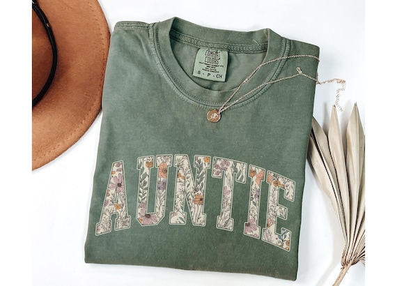 Comfort Colors® Auntie Shirt, Aunt Shirt, Floral Auntie, New Aunt Gift, Pregnancy Announcement, Gift for Aunt, Pregnancy Reveal to Aunt