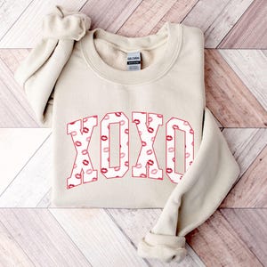 Valentines Sweatshirt, XOXO Sweatshirt, Valentines Sweater, Cute Valentines Day Crewneck, XOXO Love Sweatshirt, Galentines Day Gift
