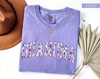 Grandma Comfort Colors® Shirt, Grandma Floral Shirt, Grandma Tee, Grandma Flower Shirt, Pregnancy Reveal to Mom, Gift from Grandkids