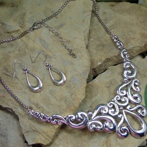Silver Scrolled Necklace Set