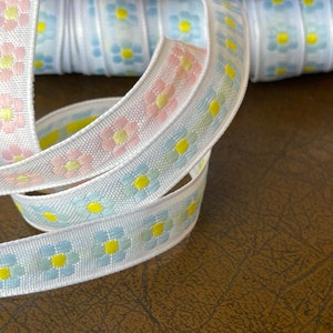 Vintage Darling Daisy Woven Floral Patch Embroidered Jacquard Ribbon Trim Multi Floral Design Pink/White Lt.Blue/White