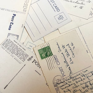 Puede incluir: Una postal vintage con un sello verde que muestra un retrato de George Washington. La postal est&aacute; dirigida a Miss Katherine Jeare, 2 Howard St, Keene, NH. El mensaje en la postal dice: "Lo estoy pasando genial. Fui a Valentine Springs el lunes. Tuve un viaje estupendo. Todos lo est&aacute;n pasando muy bien. Espero que est&eacute;s bien. Con cari&ntilde;o, Katherine."