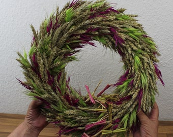 Freshly bound grain wreath approx. Ø 38 cm bound with wheat and colored oats. Beautifully suited as a front door wreath.