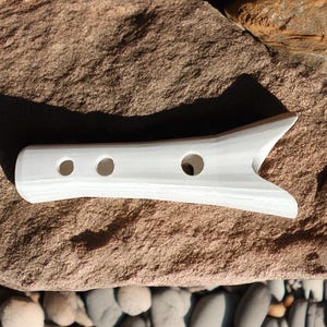 Réplica de flauta Divje Babe / Instrumento neandertal reproducible impreso en 3D