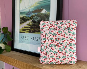 Funda acolchada hecha a mano para Kindle y Kobo con forro rosa y bolsillo para accesorios / Funda estética para Kindle y Kobo / Hecha a mano en el Reino Unido