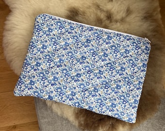Gesteppte blaue Betsy Liberty Lawn Laptop Tasche - handgemacht auf Bestellung für alle Laptop Größen!